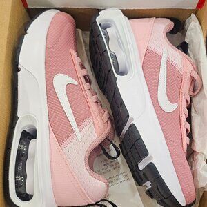 Nwt pink girl nike shoes